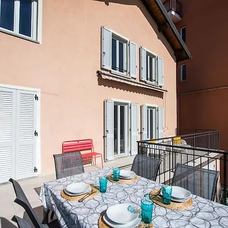 A Terrace On The Lake Of Apartment Lugano